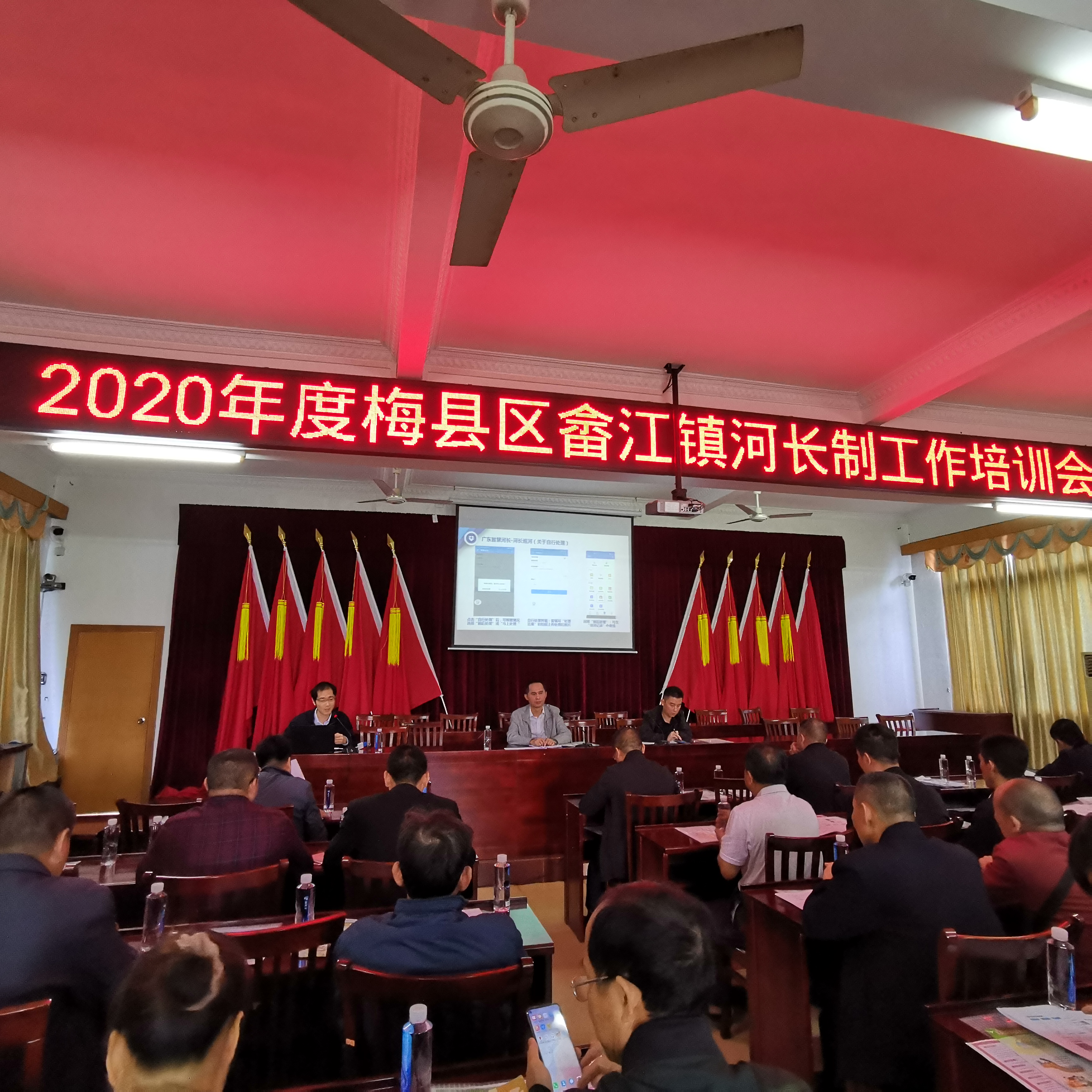f83ac3d0995076c588496fb7d03823d.jpg