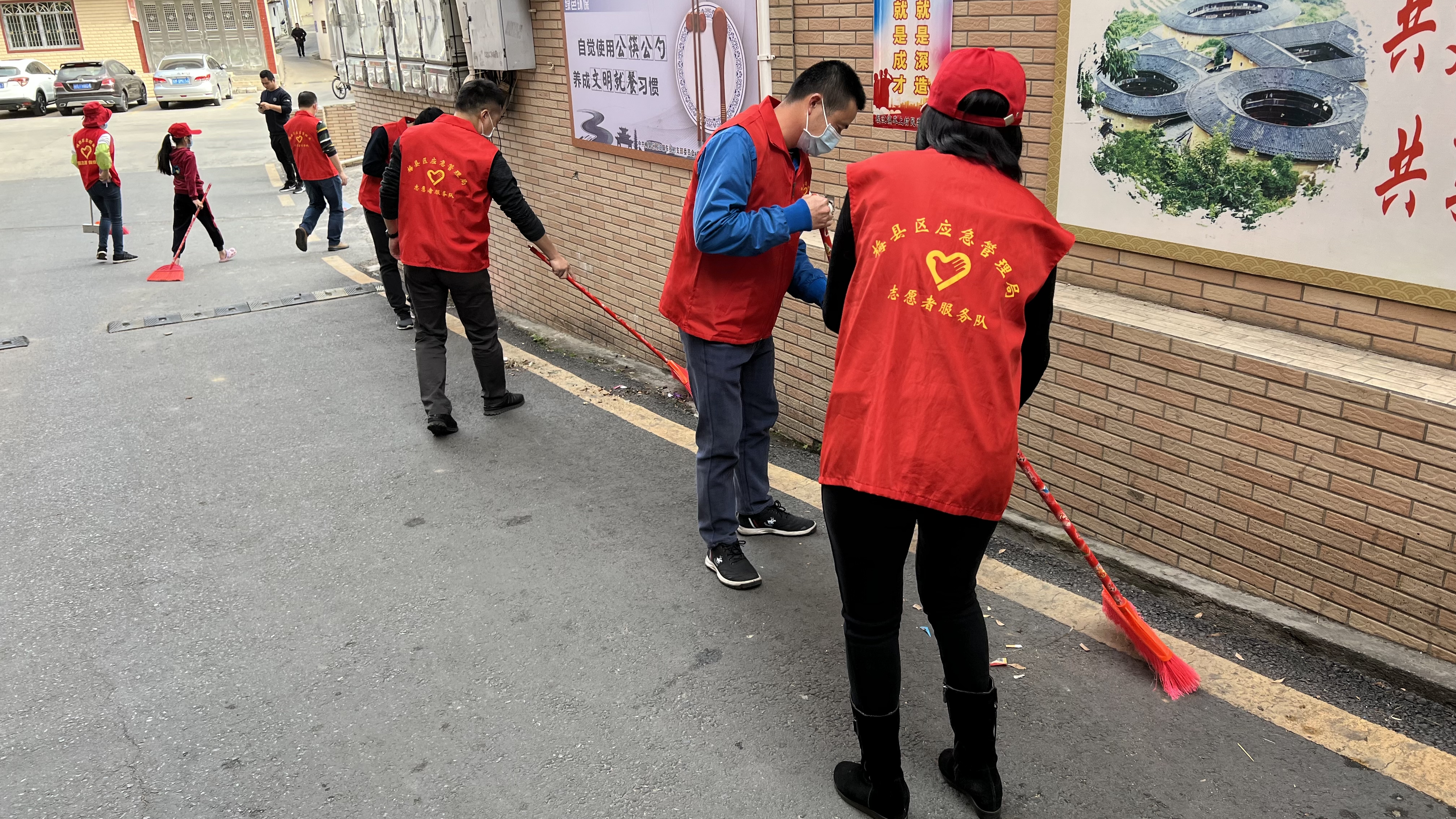 1月21日+梅县区程江镇车上村+梅县区应急管理局+”全民行动战疫情 洁净家园迎新春““两美”志愿活动 (2).jpg