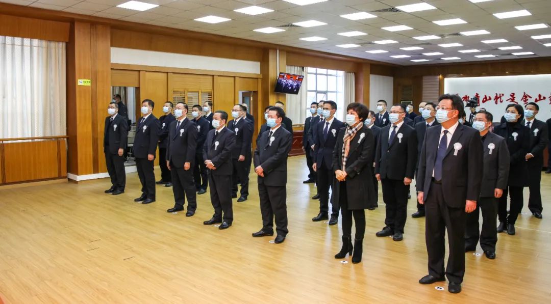 梅县区干群收听收看江泽民同志追悼大会现场直播 缅怀功绩 继承遗志 团结奋斗1.jpeg