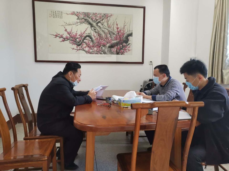 区统计局:市统计局局长凌松宏到我区调研经济运行情况