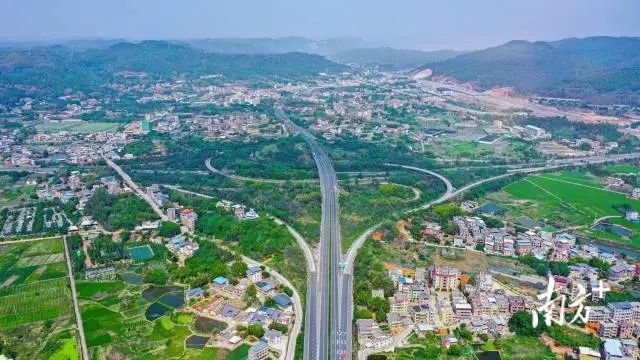 汕梅高速公路是梅州开通的首条高速公路。受访者供图 图片