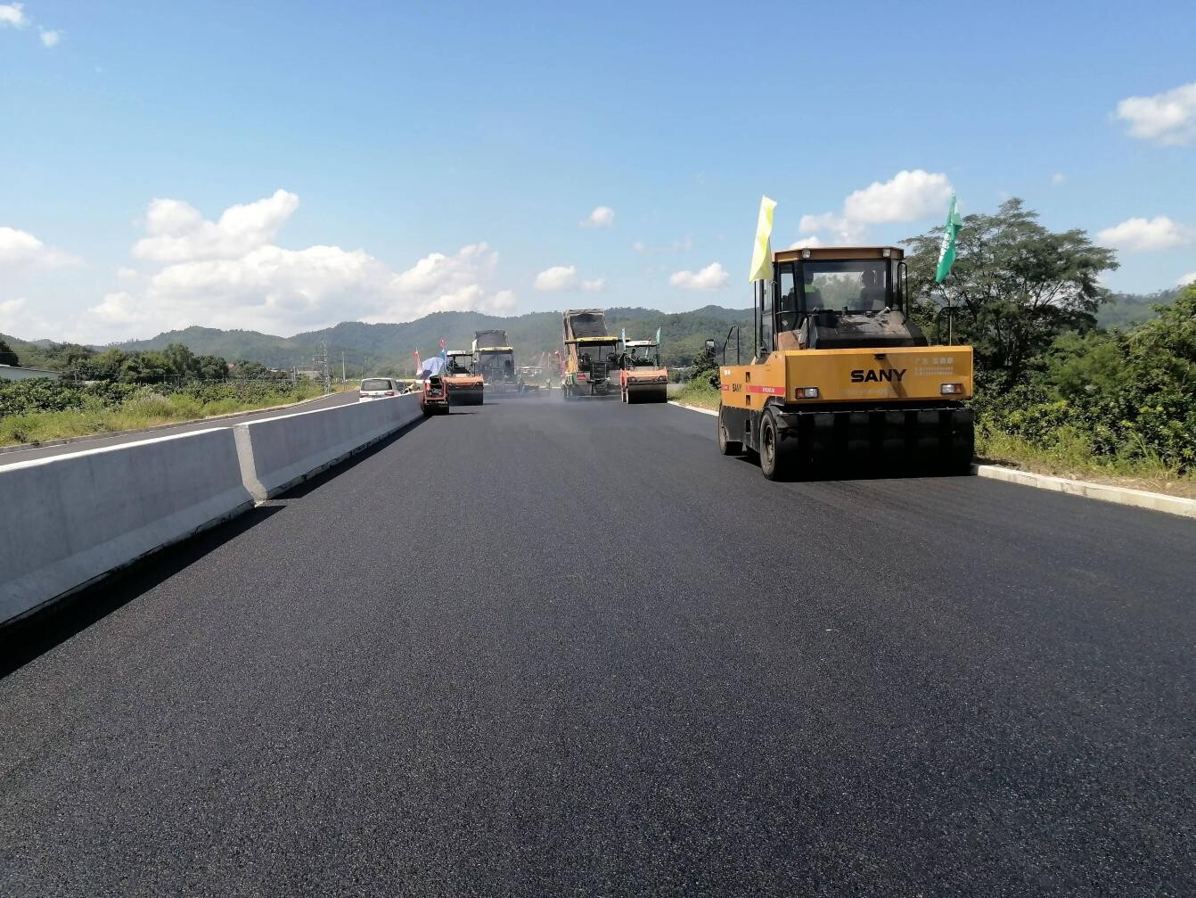  展现公路担当_1