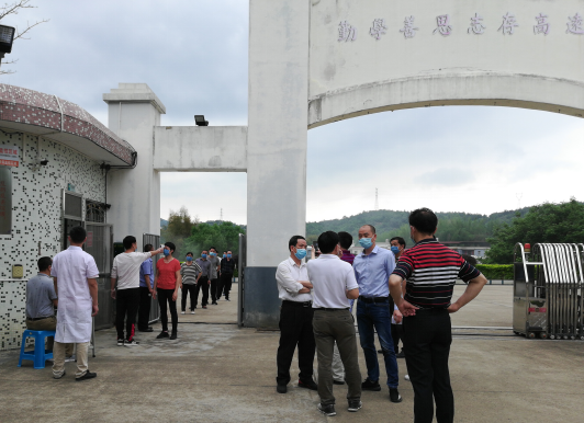 大坪镇程风中学统筹做好学生返校疫情防控工作
