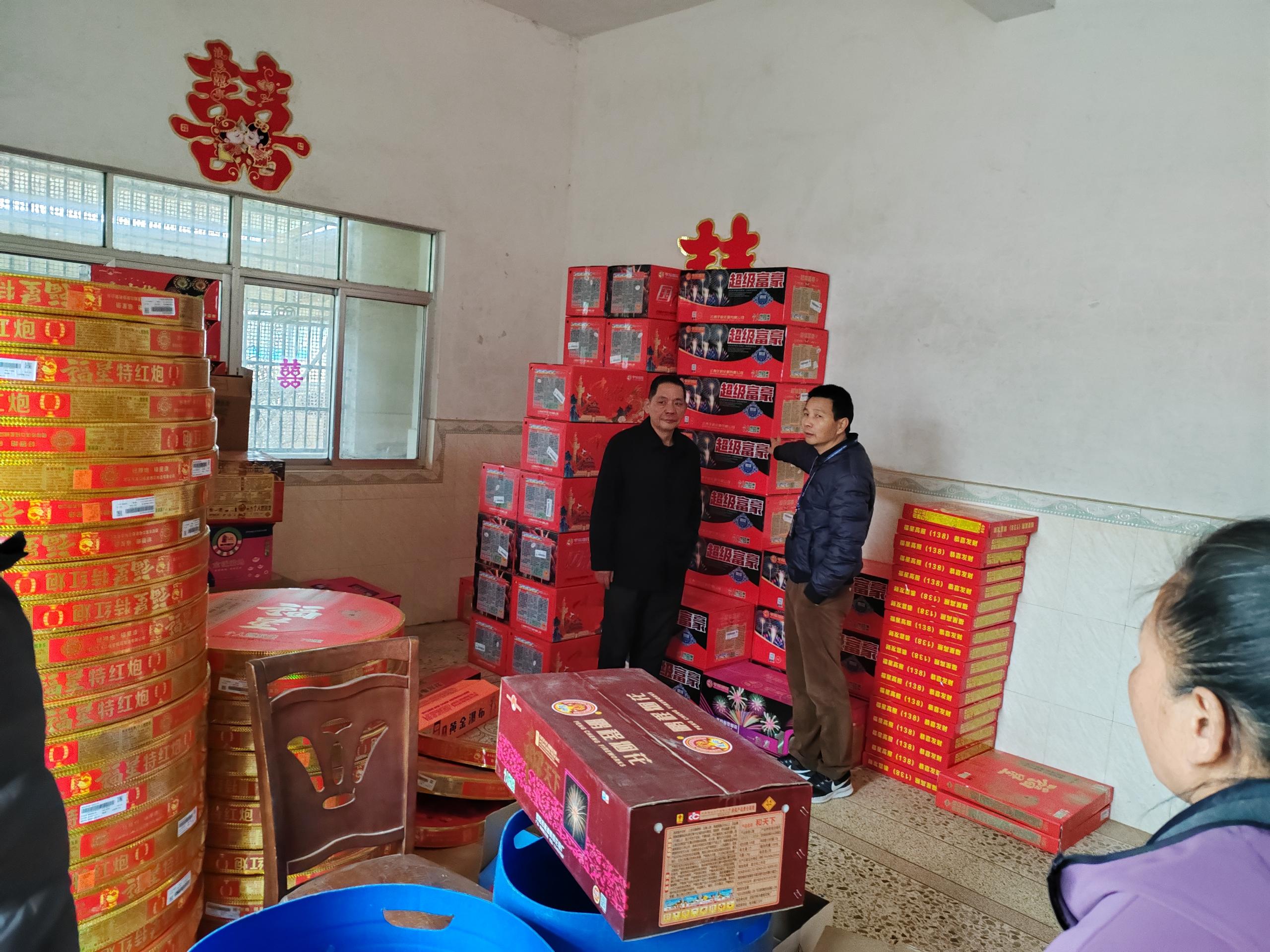 严打非法违法烟花爆竹.jpg