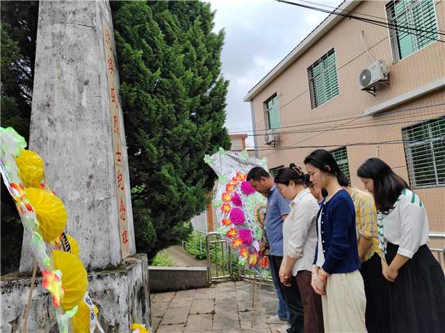 诰上清明烈士祭扫1.jpg