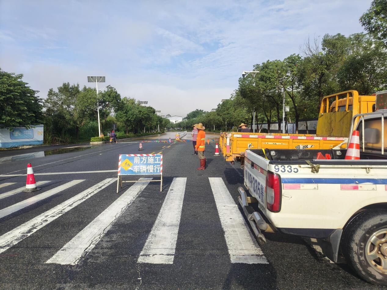 2024.6.17“汛”速出击 公路人抢险抗洪(2).docx_8