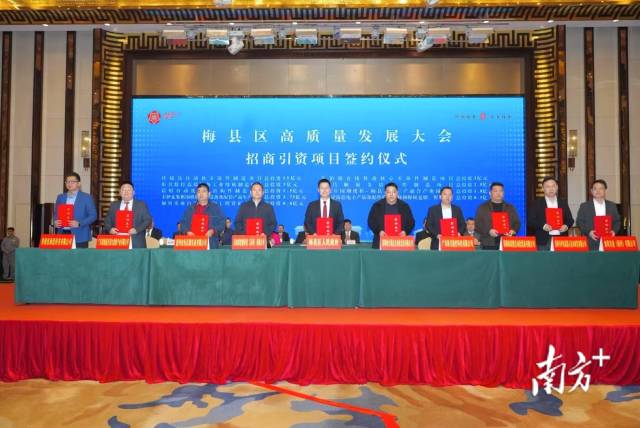 杨斐君 摄 杨斐君 摄