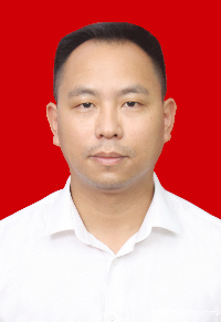 7陈伟江，职务：党委委员、副镇长；职责：协助镇长负责政府日常等工作，分管安全生产、应急管理、水务、科工商务（招商引资）、乡镇企业（中小企业）、气象、消防等工作。对上衔接应急管理局、水务局、科工商务局、气象局，消防大队。.jpg