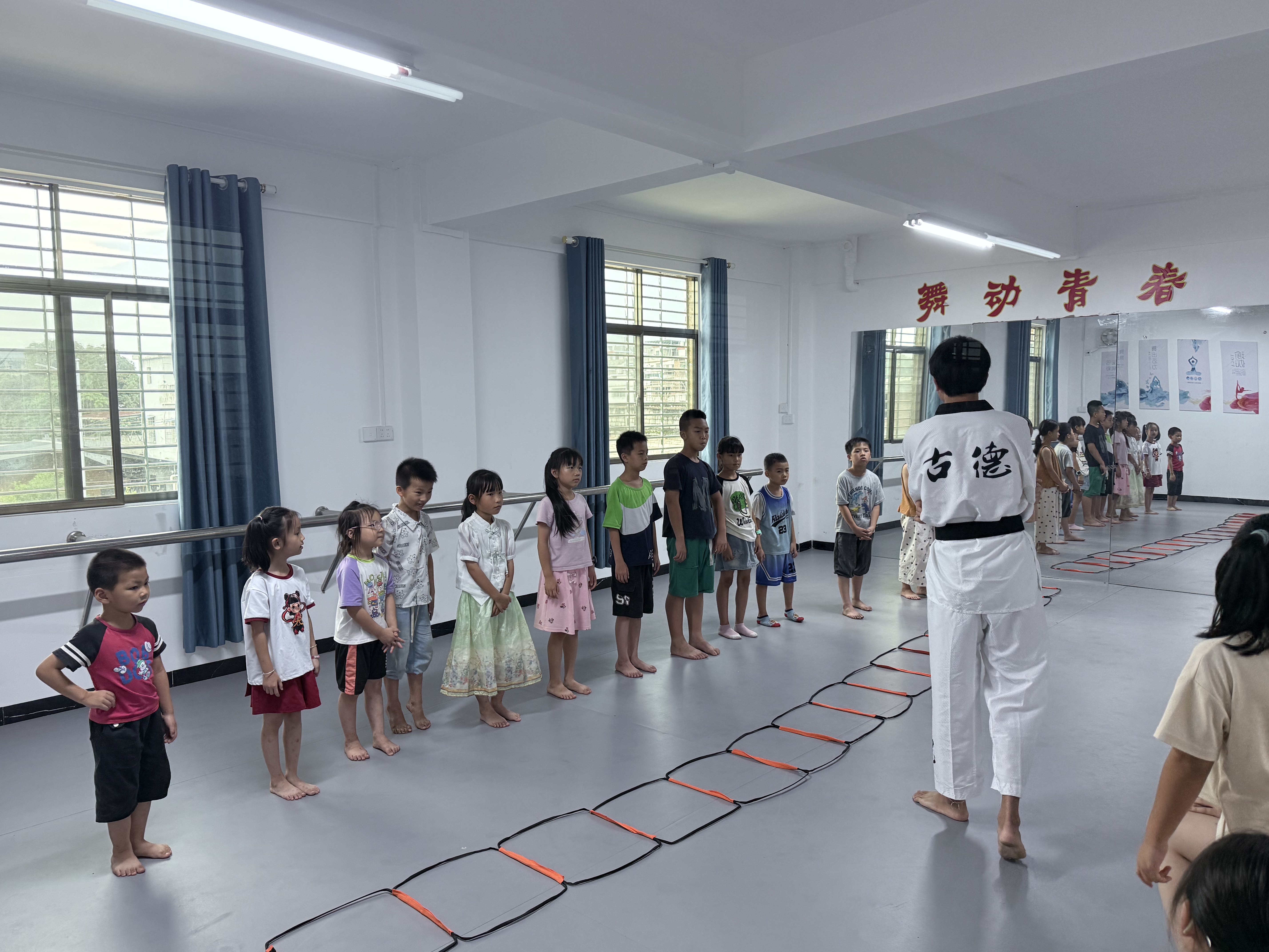 用爱与知识守护童心成长 (1).jpg