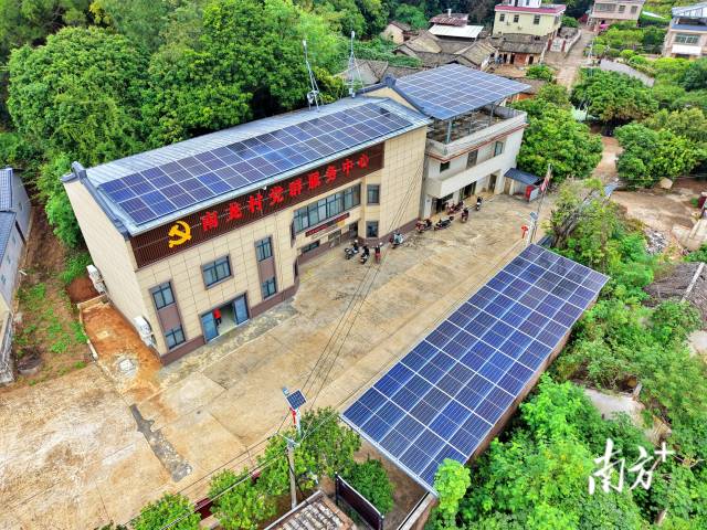 南龙村盘活闲置屋顶资源,发展“阳光经济”。