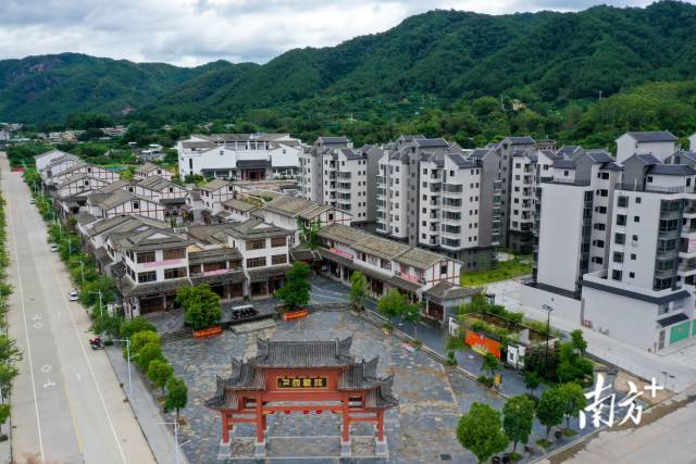    南方+ 何森垚 拍摄