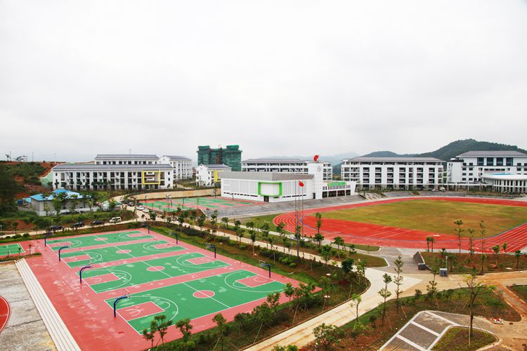 广东梅县外国语学校在编老师待遇如何?包食宿